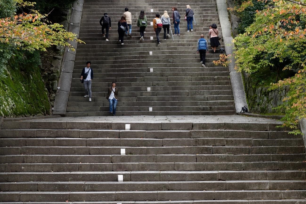Merdivenlerin tarihçesi: Büyüleyici mimariden erişim bariyerlerine